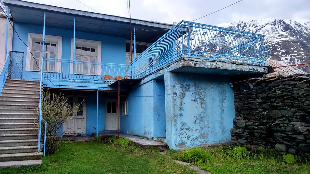 Blue Guesthouse Stepantsminda Exterior photo