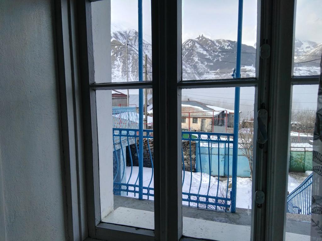 Blue Guesthouse Stepantsminda Exterior photo